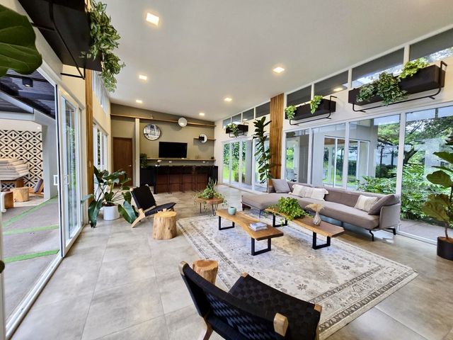 Stylish Contemporary House, Santa Ana