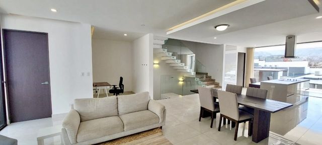 Luxurious And Sophisticated House, Santa Ana
