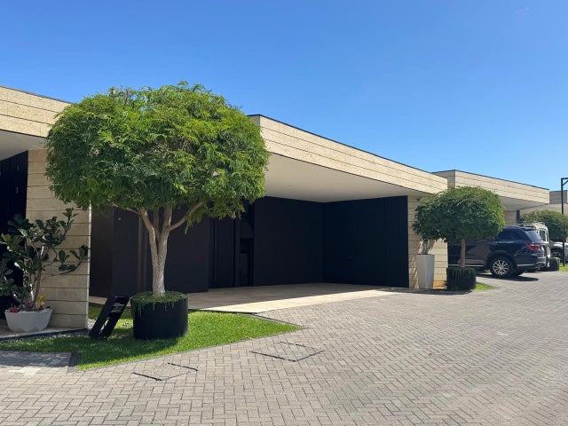 Modern Elegance: Luxury 4-bed Home With Premium Amenities, Santa Ana