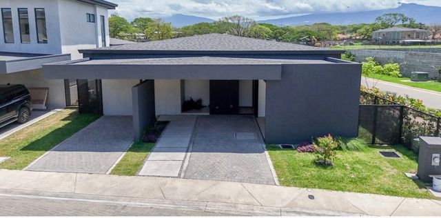 Stylish Simplicity In Lindora’s Premier Community, Santa Ana