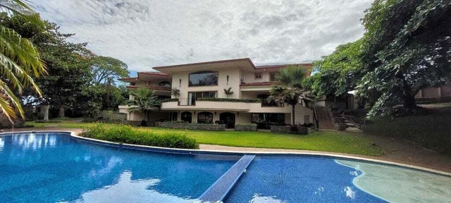Luxurious Mansion With A Large Lot, Escazu