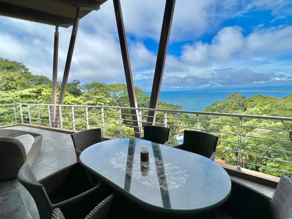 Penthouse Living With Roof Top Hot Tub, Manuel Antonio