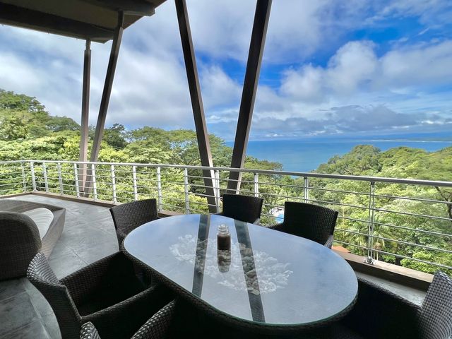 Penthouse Living With Roof Top Hot Tub, Manuel Antonio