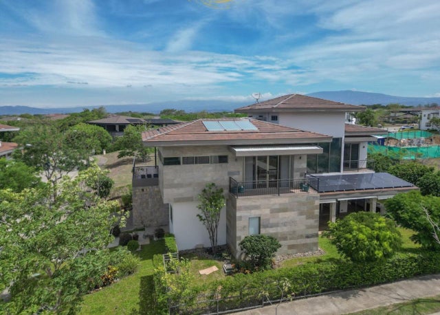 Beautiful 3-level Contemporary Home, Alajuela