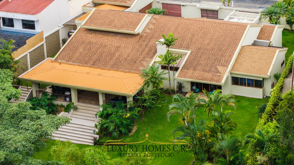 Beautiful Single-level Home With Spacious Green Areas, Escazu