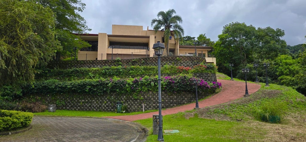 Beautiful House To Remodel In Exclusive Gated Community, Ciudad Colon