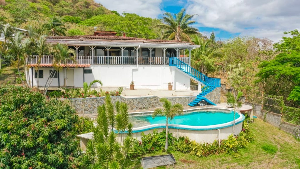 Elegant Private Estate With Pool & Valley Views, Santa Ana