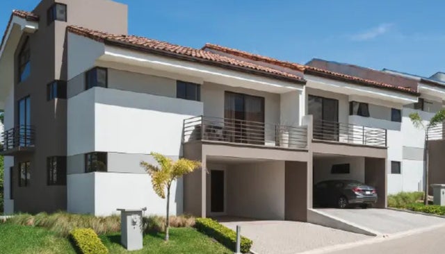 Parques Del Sol: Family Living, Santa Ana