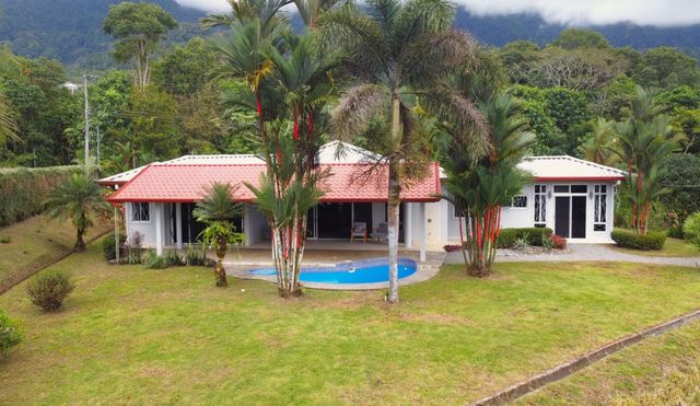 Private Three Bedroom Home, Ojochal