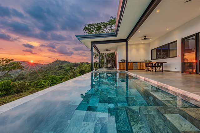 Modern Home With Spectacular Views, Ojochal