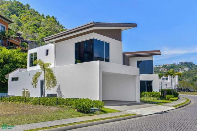 Contemporary Beach Reside Gated Community Unit 14, 