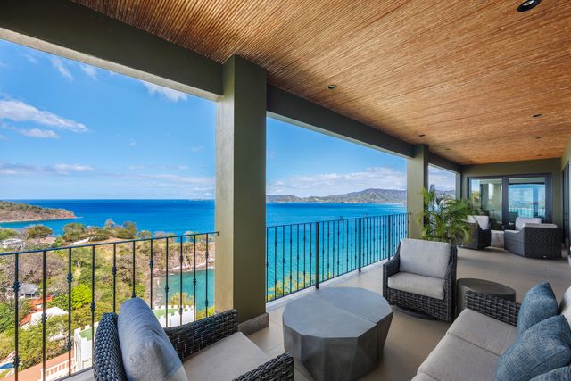 360 Splendor Del Pacifico, Flamingo