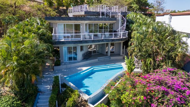 Casa Nalifos, Flamingo