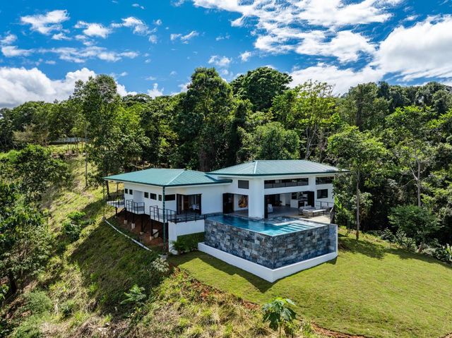 New Home Exclusive Waterfall Community, Dominical