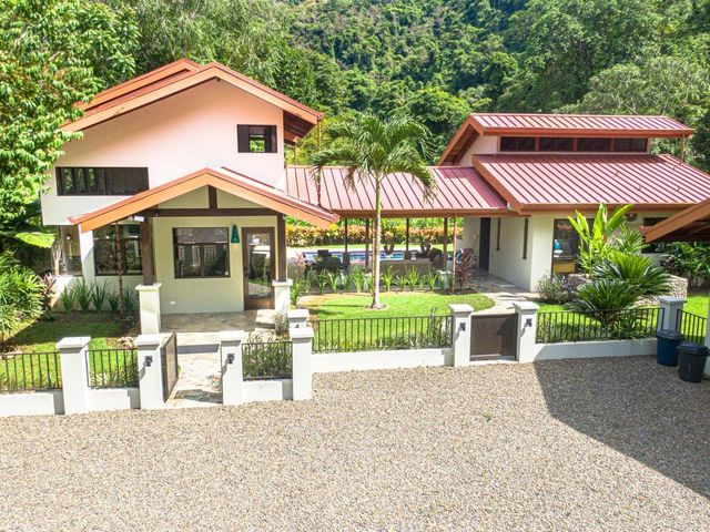 Home With Spectacular Waterfall Views, Dominical