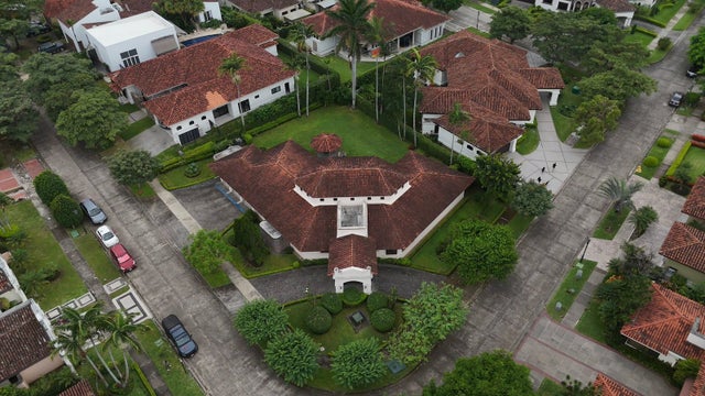 Luxury Central Valley Hacienda, Santa Ana