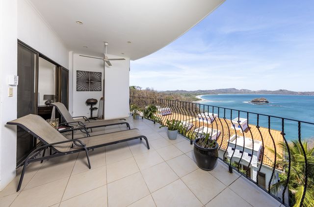 Contemporary Condo With Ocean View, Flamingo