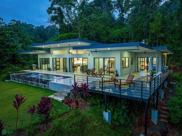 One Level Private And Mod Coastal And Ocean Views Casa Los Delfines, 