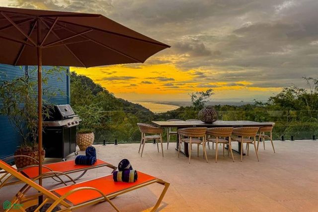 Modern Luxury Villa Near Private Gated Community, 