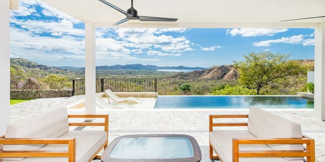 Elegante Ocean View Residence, Flamingo