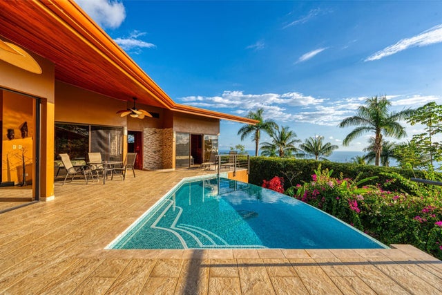 Ocean View Three Bedroom Home, Dominical