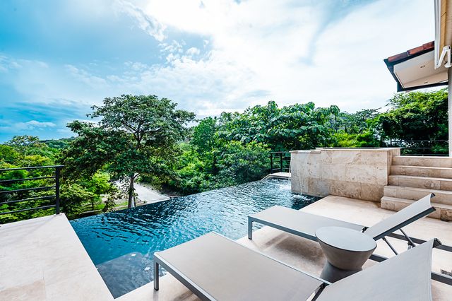 Exclusive Contemporary Residence, Flamingo