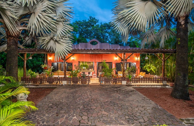 Property Minutes From The Beach, Tamarindo