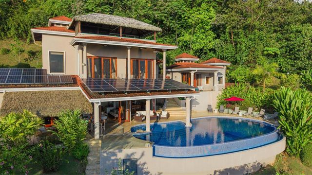 Elevated Coastal Luxury Residence, Dominical