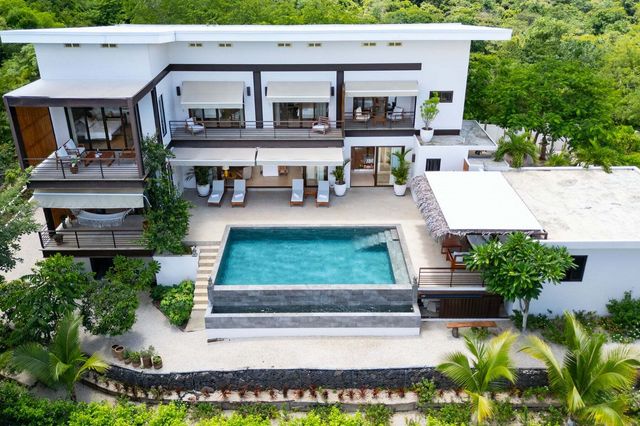 Contemporary Luxury Estate, Flamingo