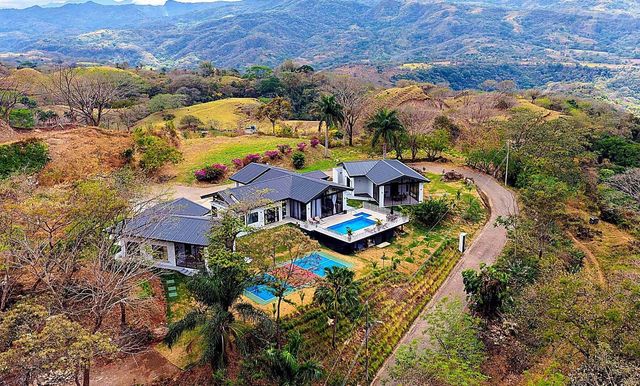 Residence With Panoramic Mountain Views, Alajuela