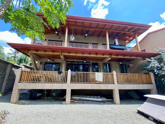 6 Bedroom Residencial/comercial Oportunity Walkink Distance To The Beach, Dominical