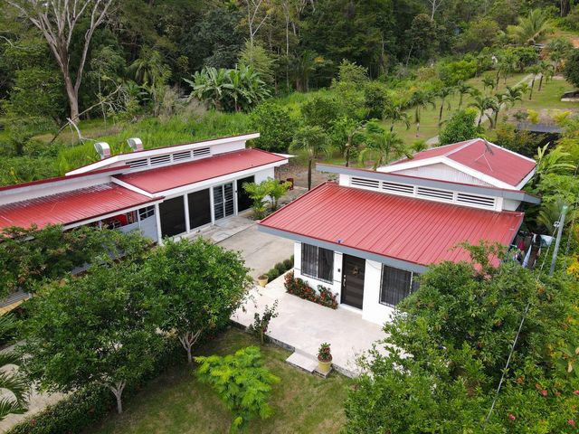 Commercial Opportunity With Restaurant, Home And Building Space In Hatillo, Dominical