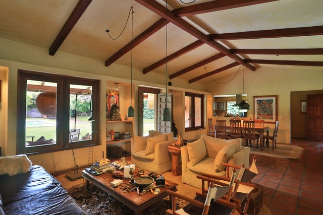 El Santuario One Level Villa, Santa Ana