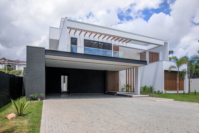 House Of Light, Escazu