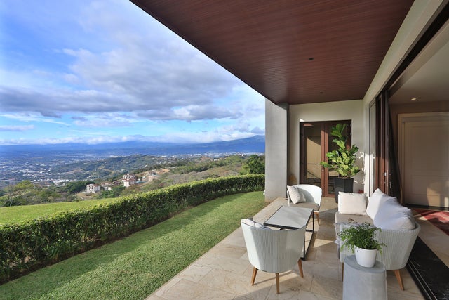 Vistas Del Monasterio Modern Classic Apartment, Santa Ana