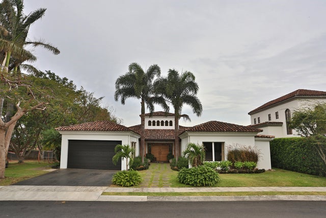 Hacienda Real Single Level Family Home, Santa Ana
