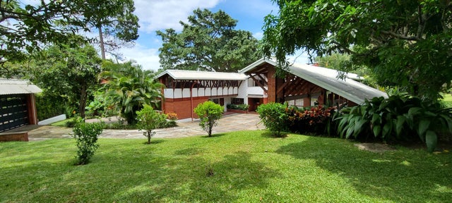 Jaboncillos Full Brick Single Level Estate, Escazu