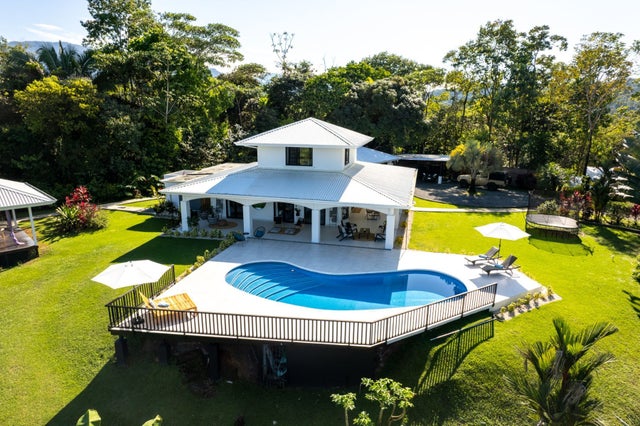 Wonderful Luxury Home With Pool In Ojochal, Dominical