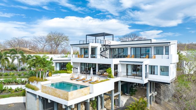 Ocean View Home Property In Pacific Heights, Flamingo