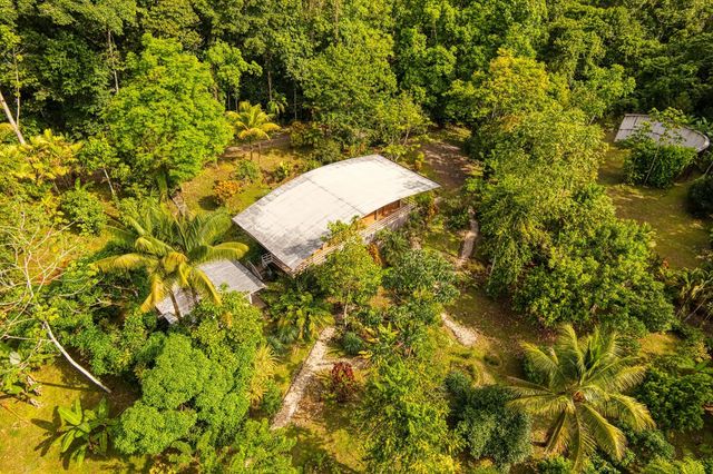 Unique Mountain Retreat Center, Perez Zeledon