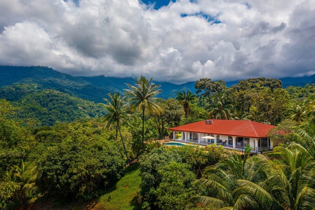Luxury Four Bedroom Residential Home, Dominical