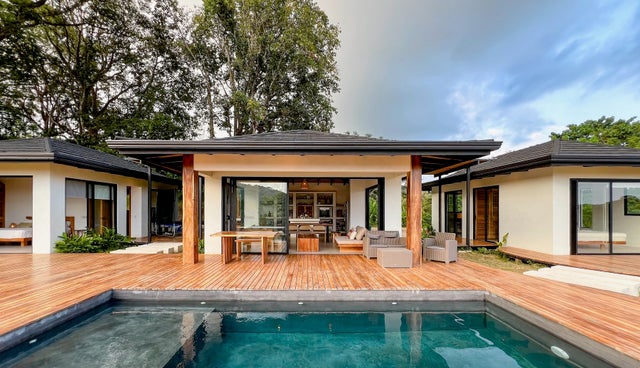 Secluded Jungle Home, Santa Teresa