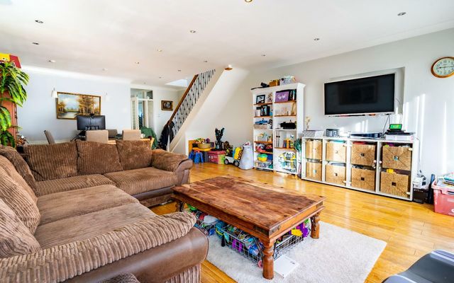 Ravensbourne Avenue, Beckenham, Beckenham