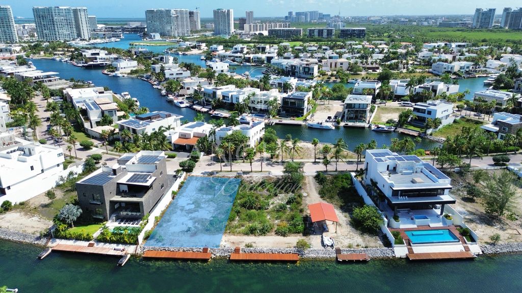 Los Canales Puerto Cancun, Cancún
