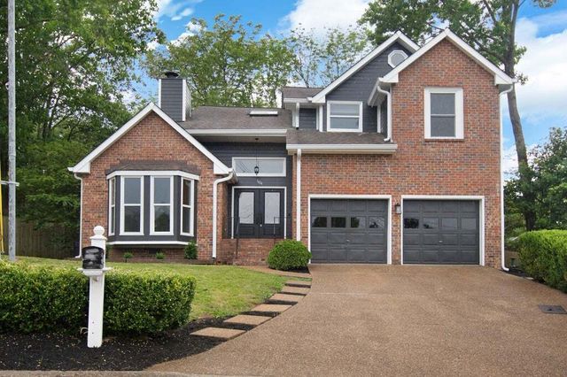 104 Red Maple Ct, Hendersonville