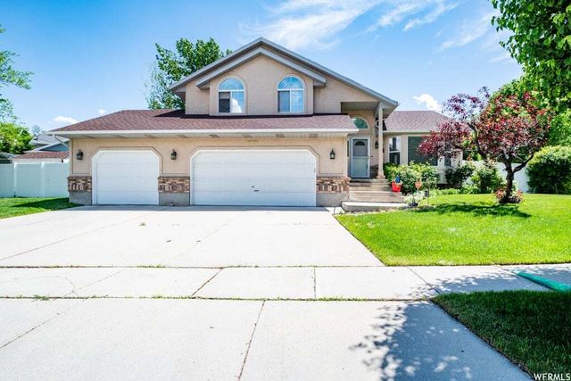 8067 S Big Pine Dr, Sandy