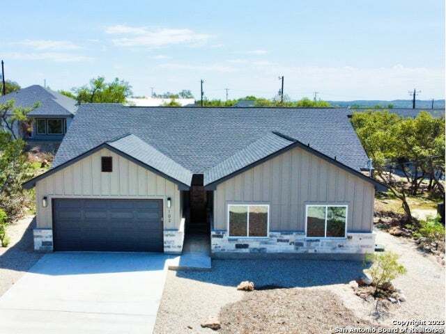 102 George Erath, Blanco