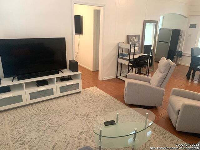 1207 Elm Grove Rd, Seguin