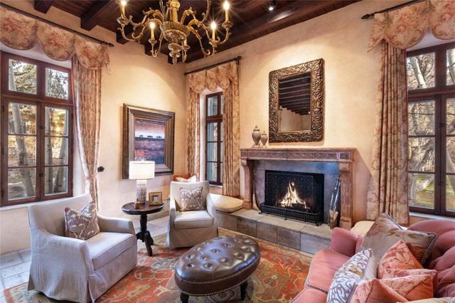 11 Polmood Farm, Santa Fe