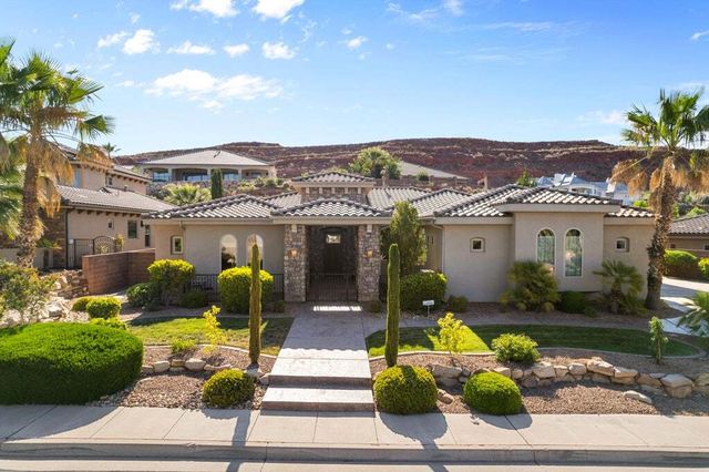 1912 N Artesia Dr, St George